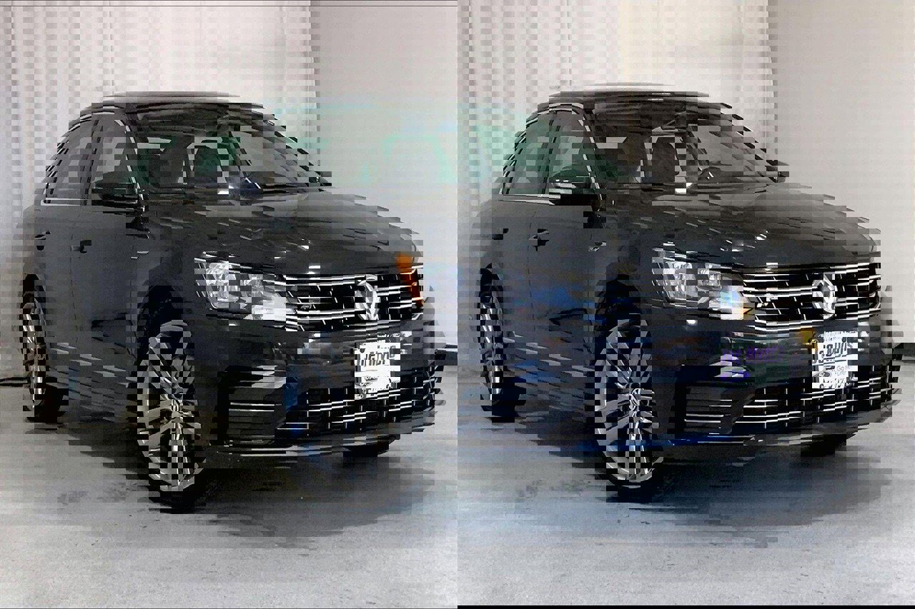 Used 2017 Volkswagen Passat 1.8T R-Line image 34