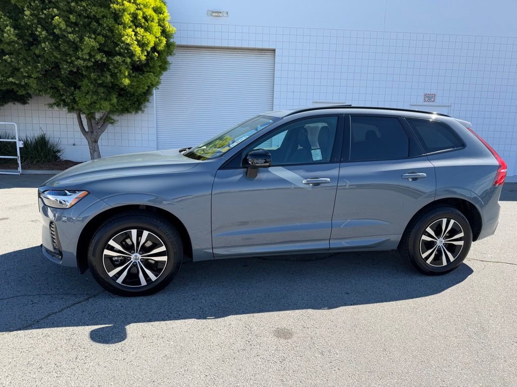 Used 2024 Volvo XC60 B5 Core image 3