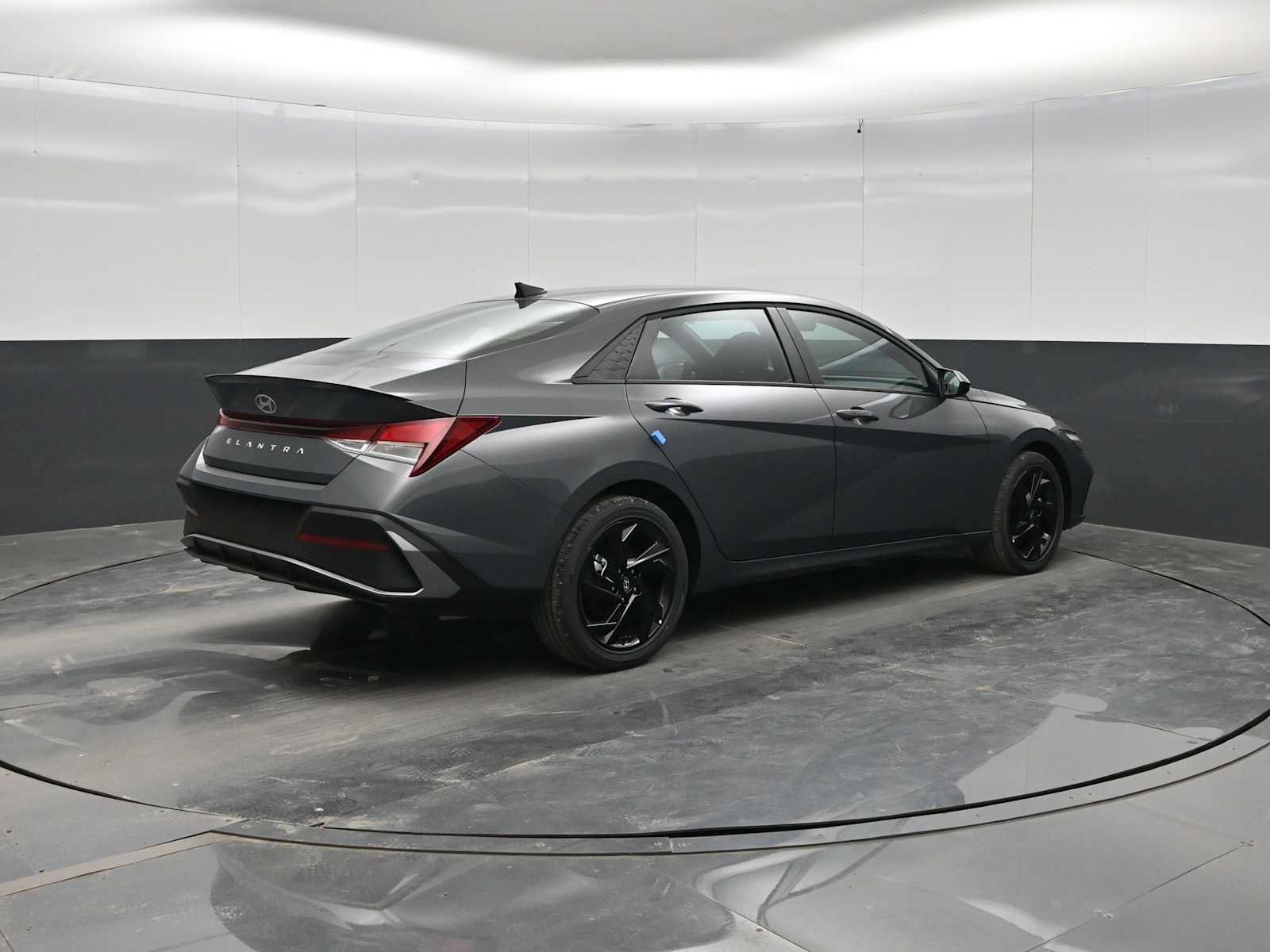 New 2026 Hyundai Elantra SEL Sport FWD image 7