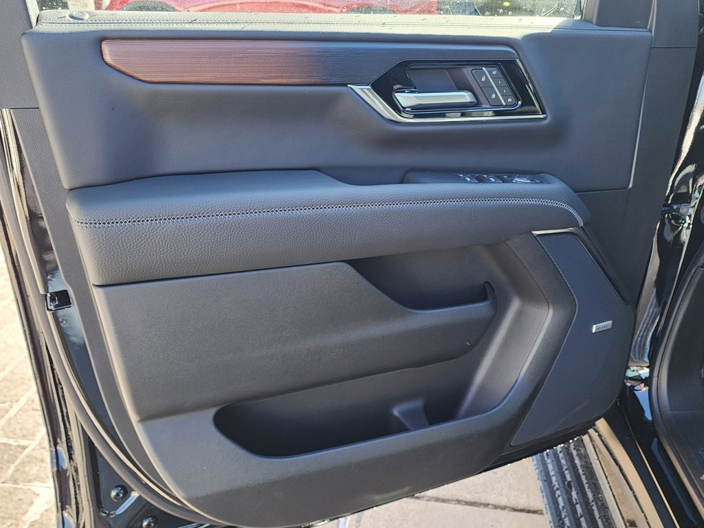 New 2026 GMC Yukon XL Denali w/ Denali Reserve Package image 12