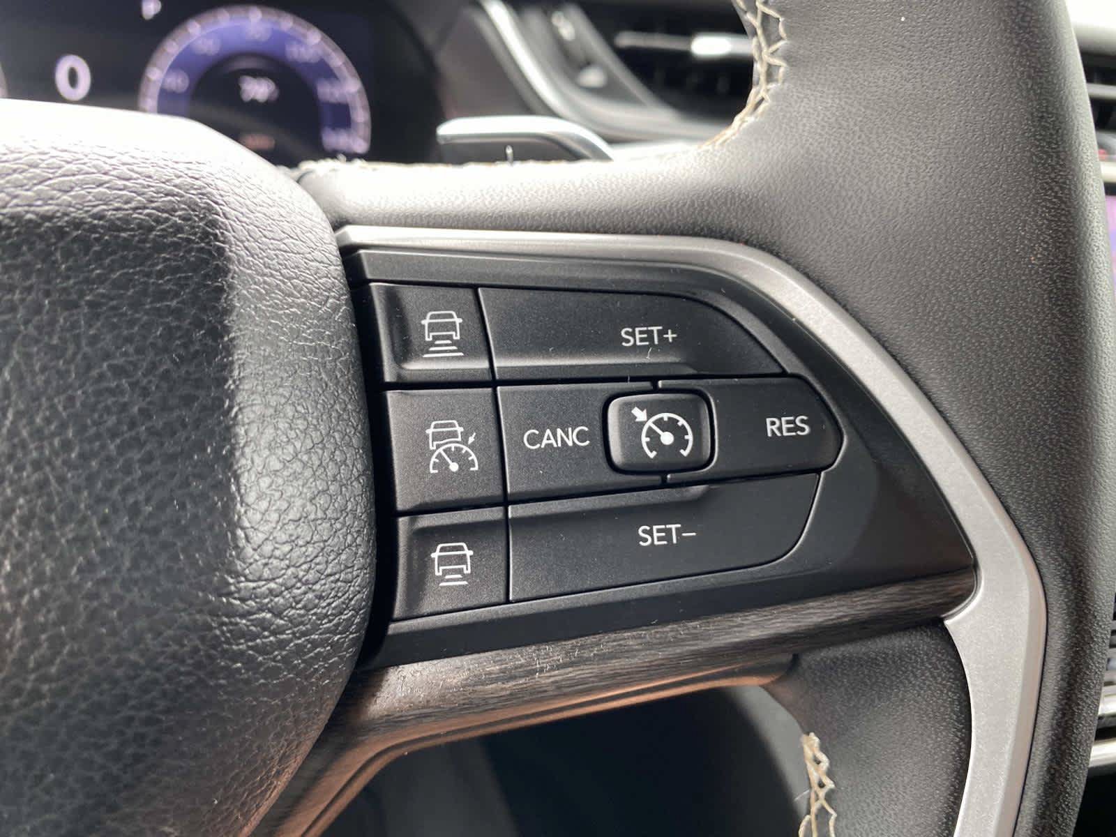 Certified 2023 Jeep Grand Cherokee Limited AWD/4WD image 17