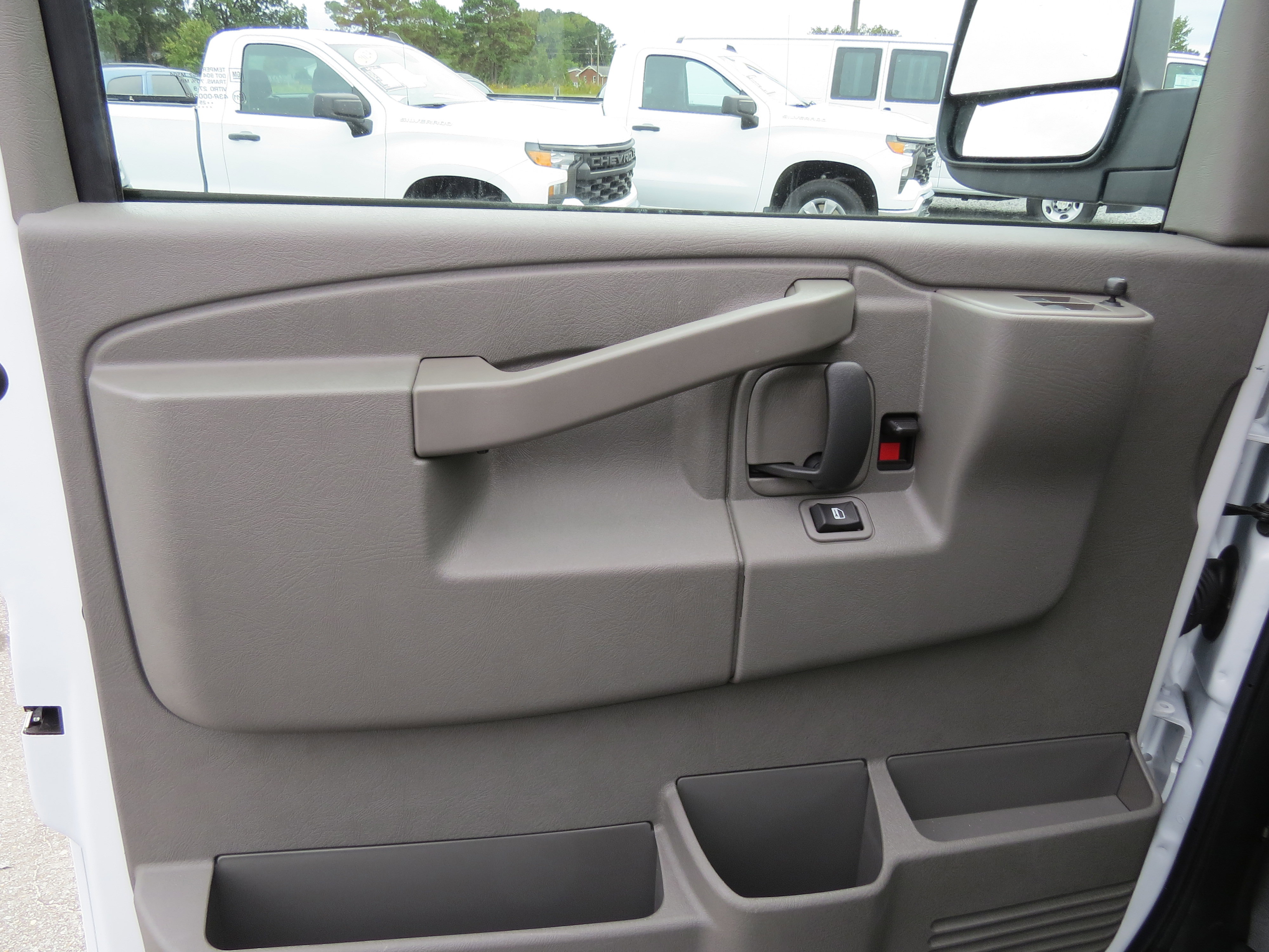 Used 2025 GMC Savana 3500 Work Van 3D Cargo Van w/ Driver Convenience Package image 13