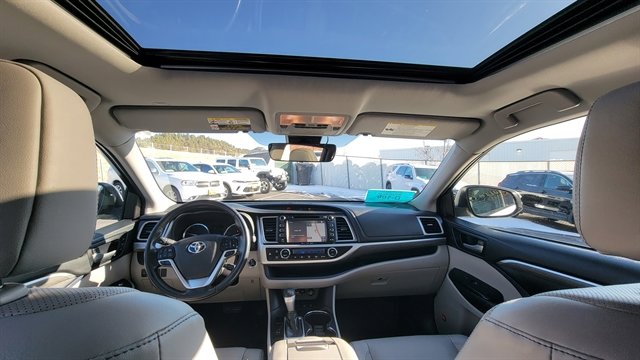 Used 2019 Toyota Highlander Limited AWD image 12