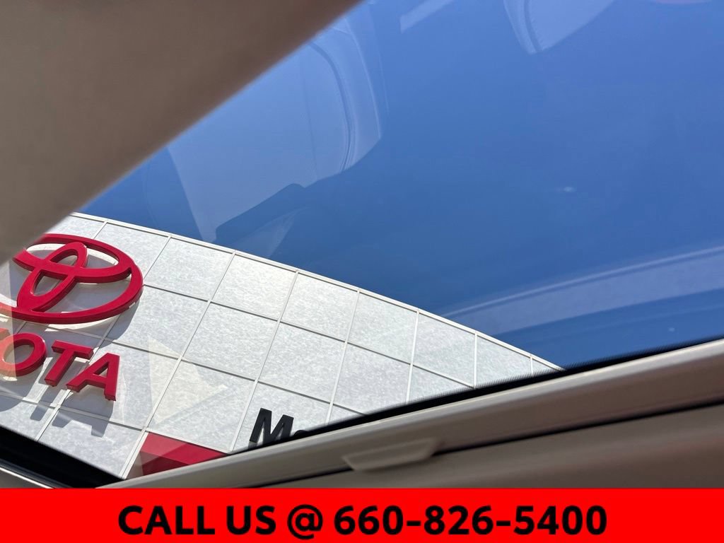 Used 2023 Toyota Prius Limited w/ Limited Premium Package FWD image 24