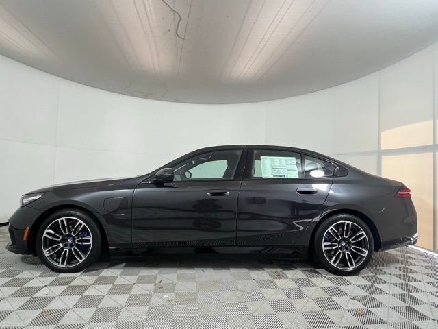 Used 2026 BMW 550e xDrive AWD/4WD image 4