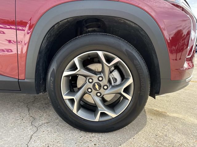 Used 2025 Chevrolet Trax LT w/ LT Convenience Package FWD image 7