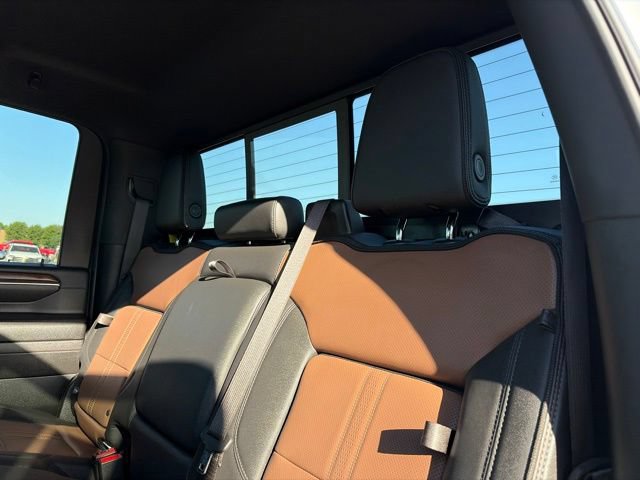 Used 2024 Chevrolet Silverado 2500 High Country w/ High Country Premium Package AWD/4WD image 39