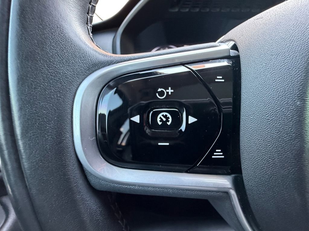 Used 2018 Volvo XC90 T5 Momentum w/ Convenience Package AWD/4WD image 22
