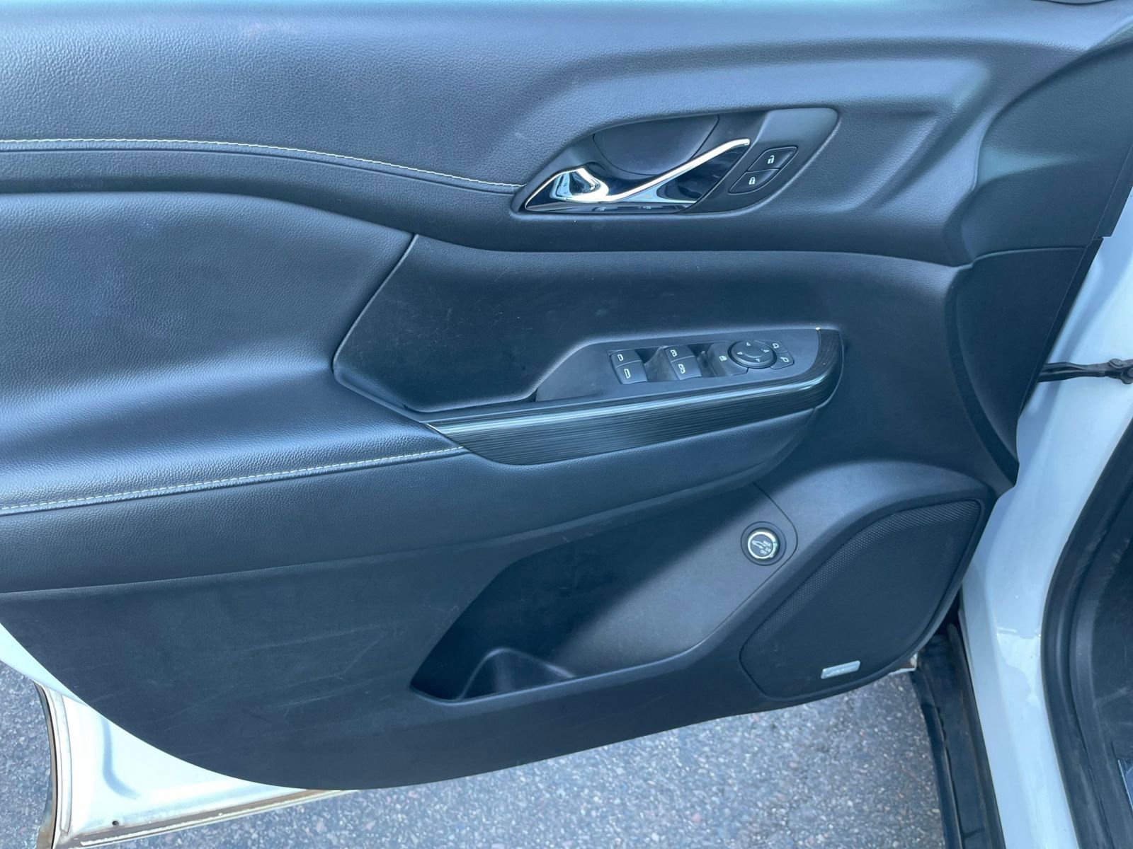 Used 2023 GMC Acadia SLT image 18