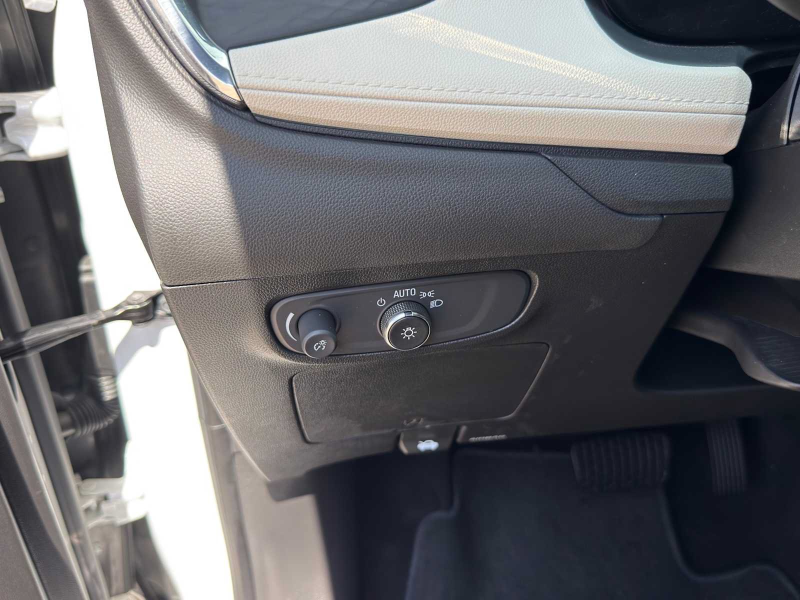 Used 2025 Buick Encore GX Avenir w/ Avenir Technology Package FWD image 23