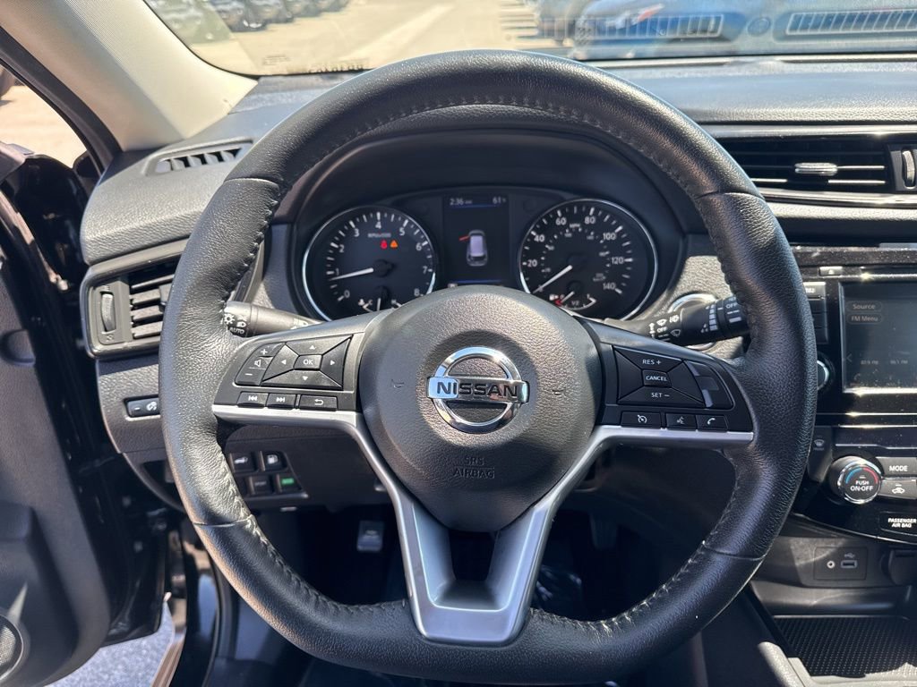 Used 2020 Nissan Rogue SV image 16