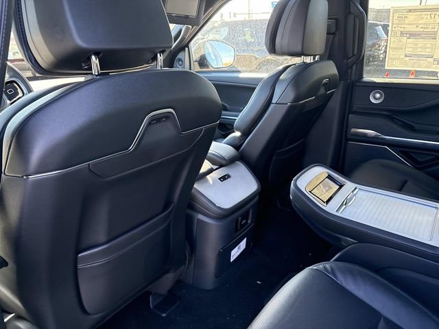 New 2025 Lincoln Navigator Reserve w/ Jet Appearance Package AWD/4WD image 17