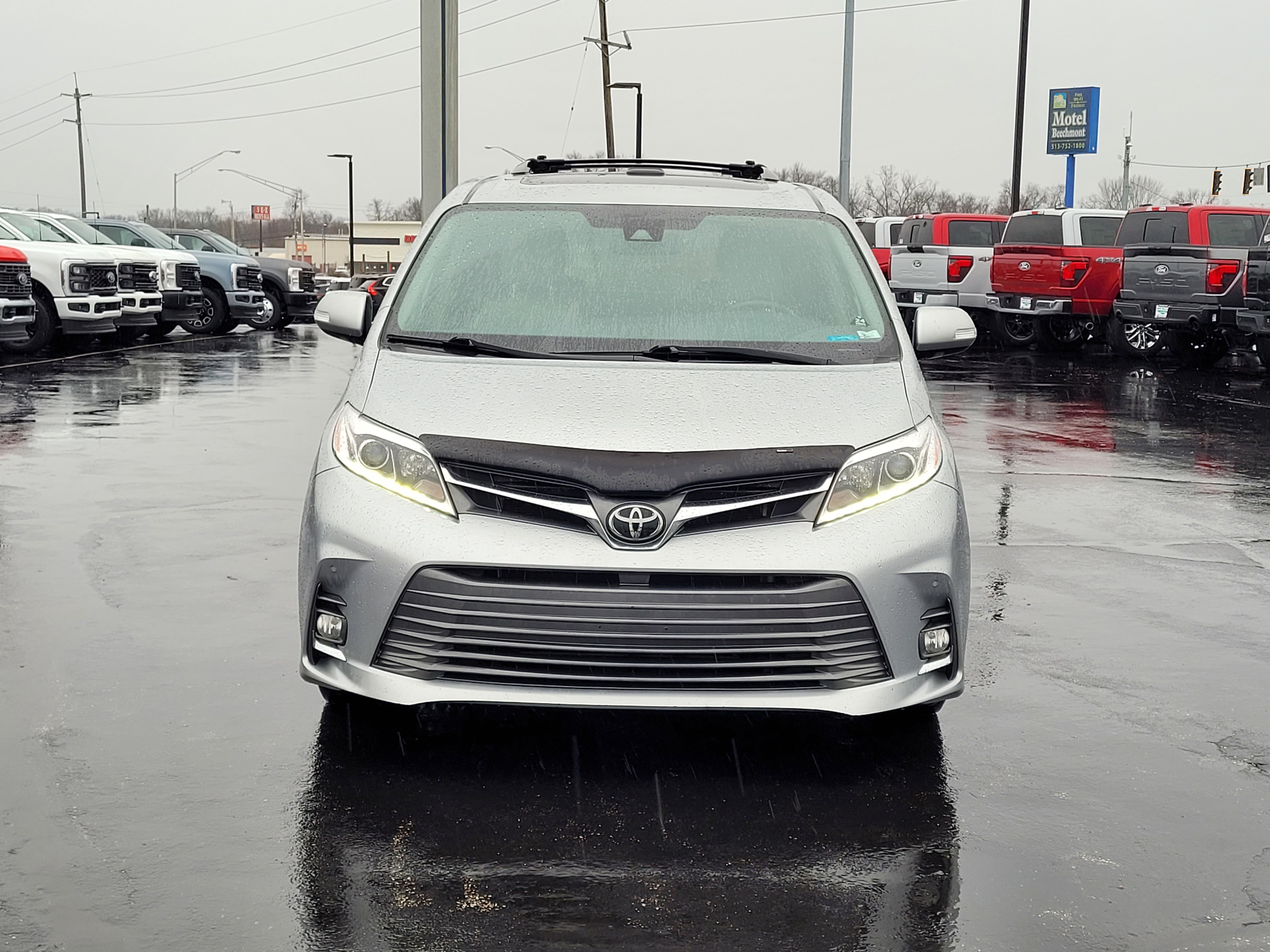 Used 2019 Toyota Sienna Limited image 9