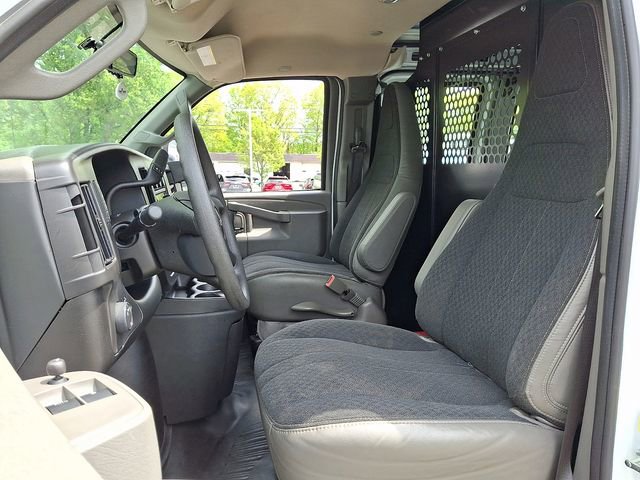 Used 2025 GMC Savana 2500 w/ Driver Convenience Package RWD image 2