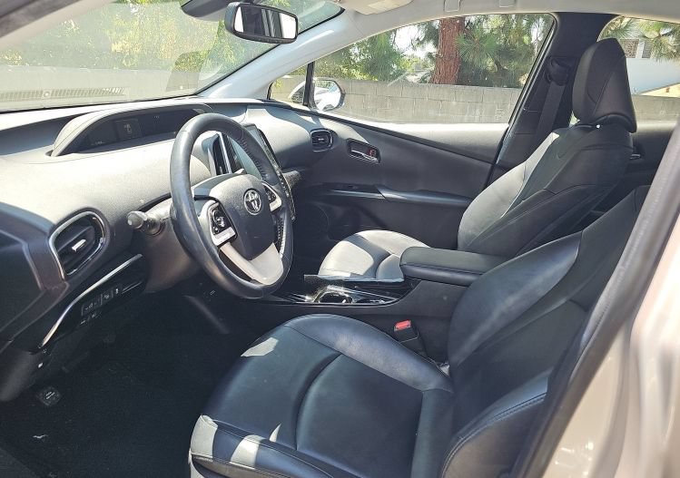 Used 2019 Toyota Prius Prime Advanced FWD image 6