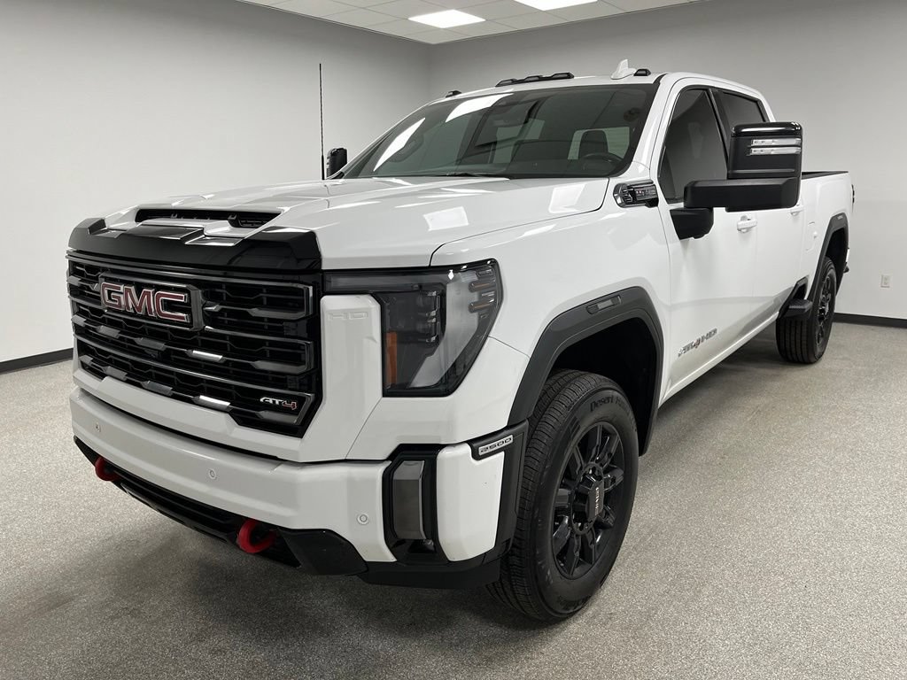 Used 2024 GMC Sierra 2500 AT4 w/ AT4 Preferred Package AWD/4WD image 4