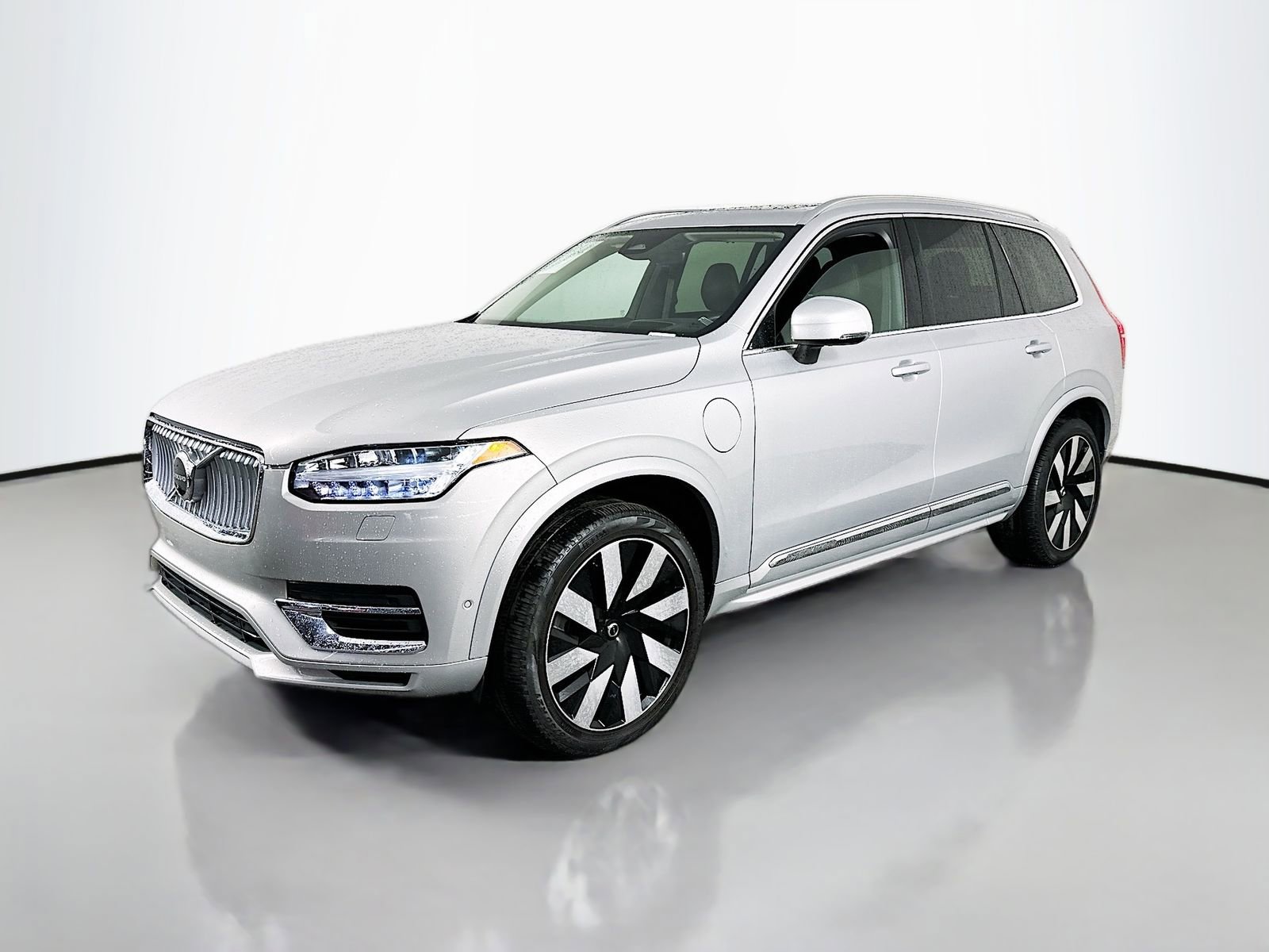 Used 2023 Volvo XC90 T8 Ultimate AWD/4WD image 3