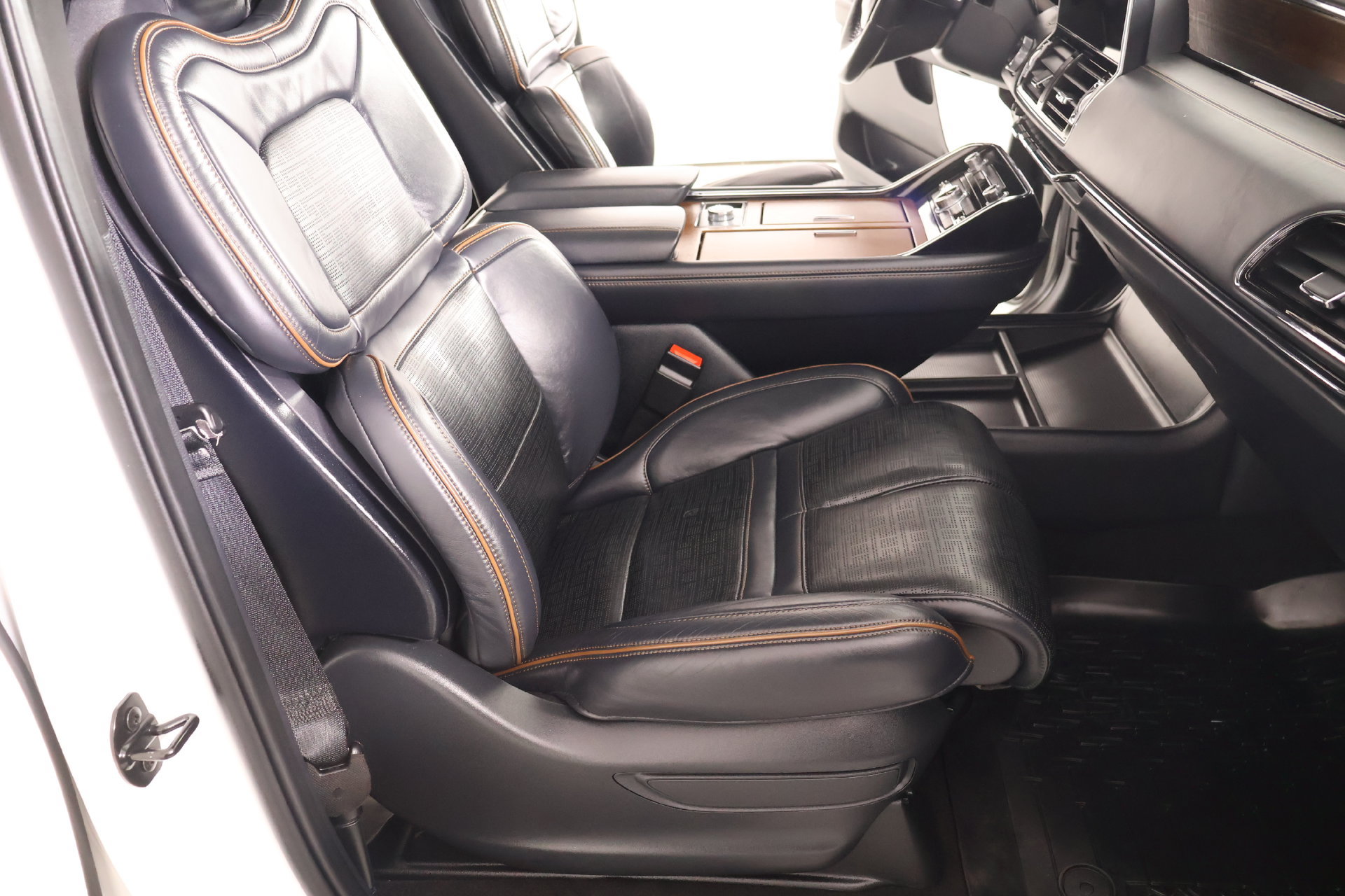 Used 2024 Lincoln Navigator L Black Label AWD/4WD image 15