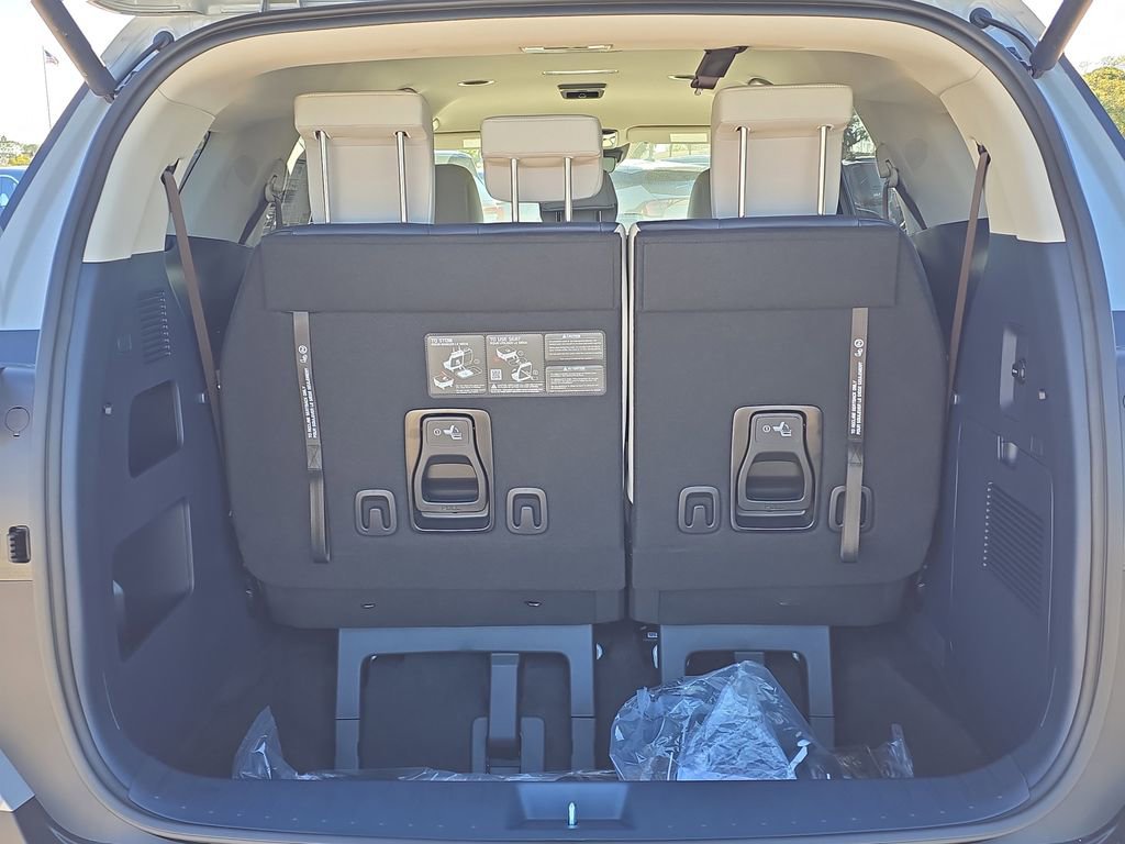 New 2026 Kia Carnival EX FWD image 10