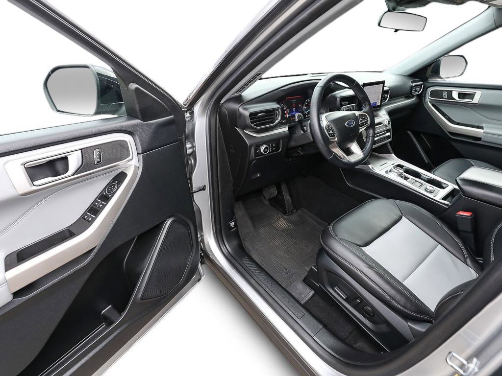 Used 2023 Ford Explorer XLT w/ Equipment Group 202A image 10