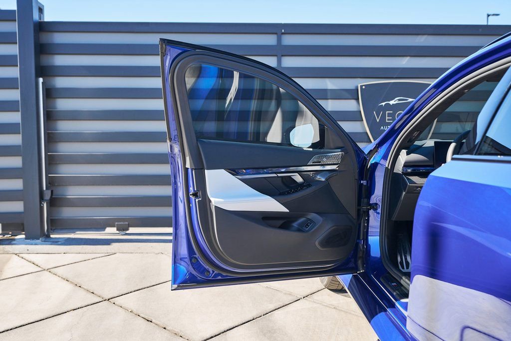 Used 2025 BMW M5 Touring AWD/4WD image 26