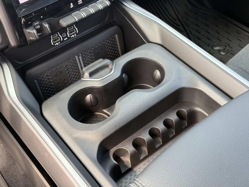 New 2026 RAM 2500 Big Horn AWD/4WD image 4