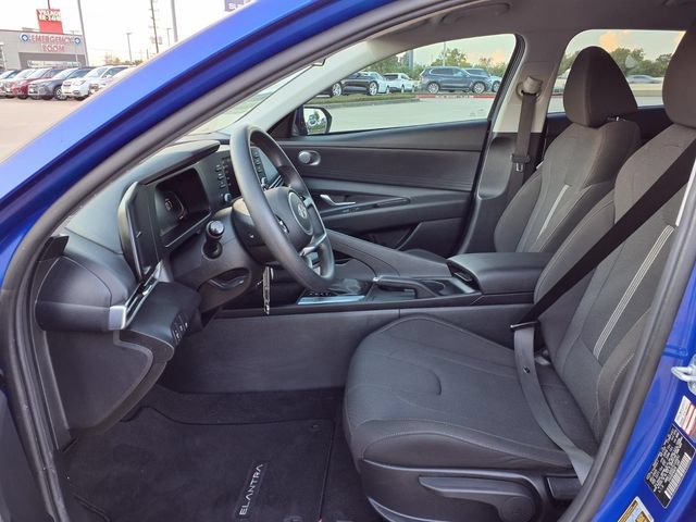 Used 2026 Hyundai Elantra SE FWD image 6