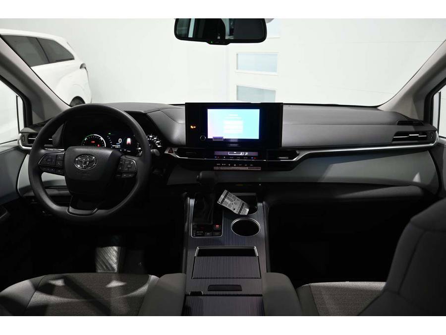 New 2026 Toyota Sienna LE FWD image 23