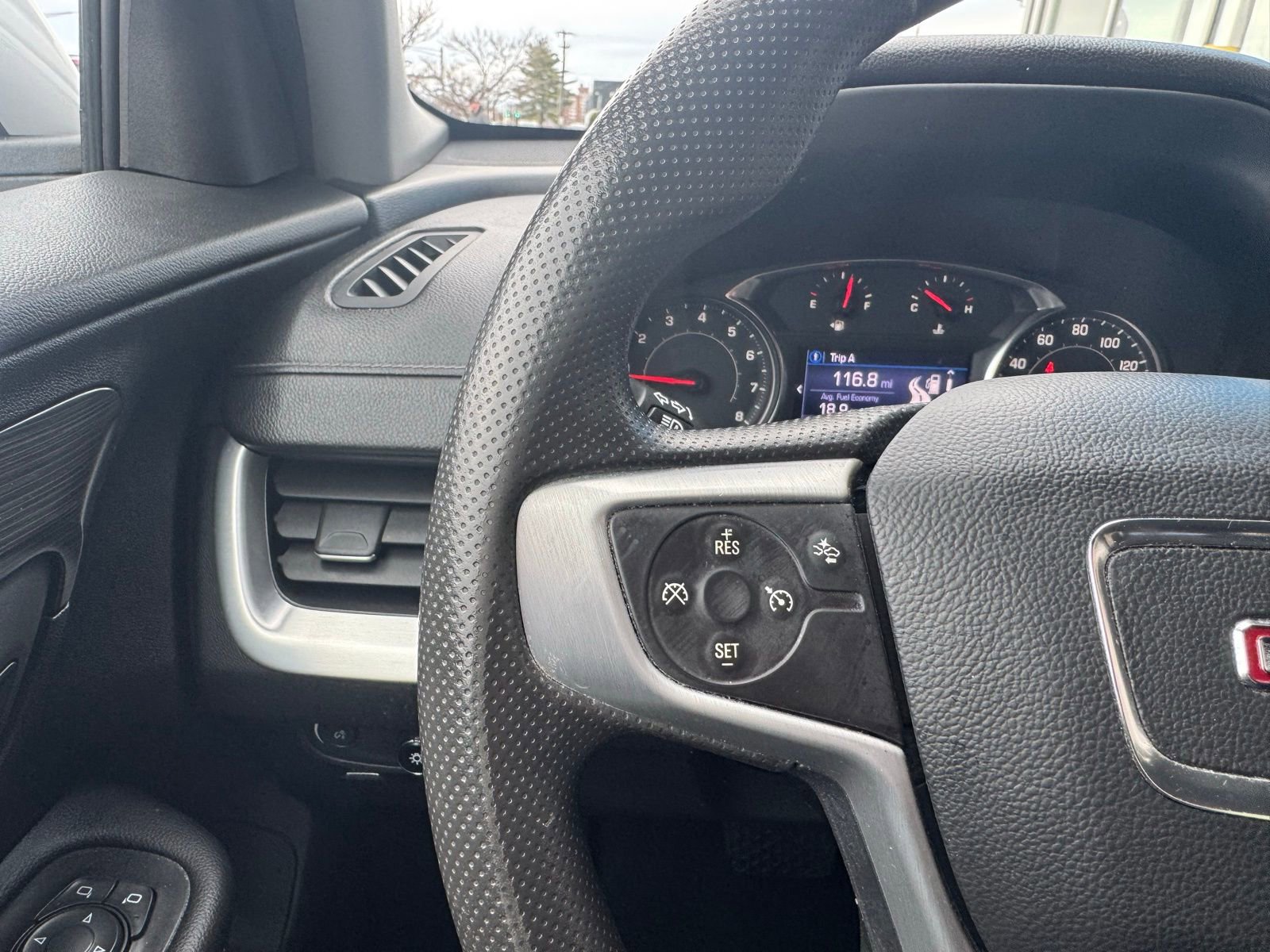 Used 2022 GMC Terrain SLE image 19