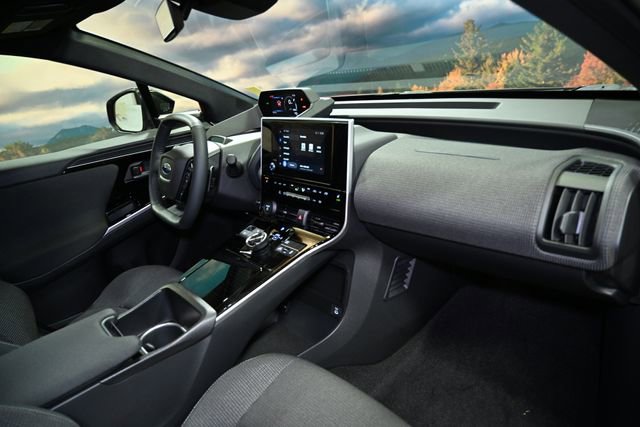 Certified 2024 Subaru Solterra Premium image 60