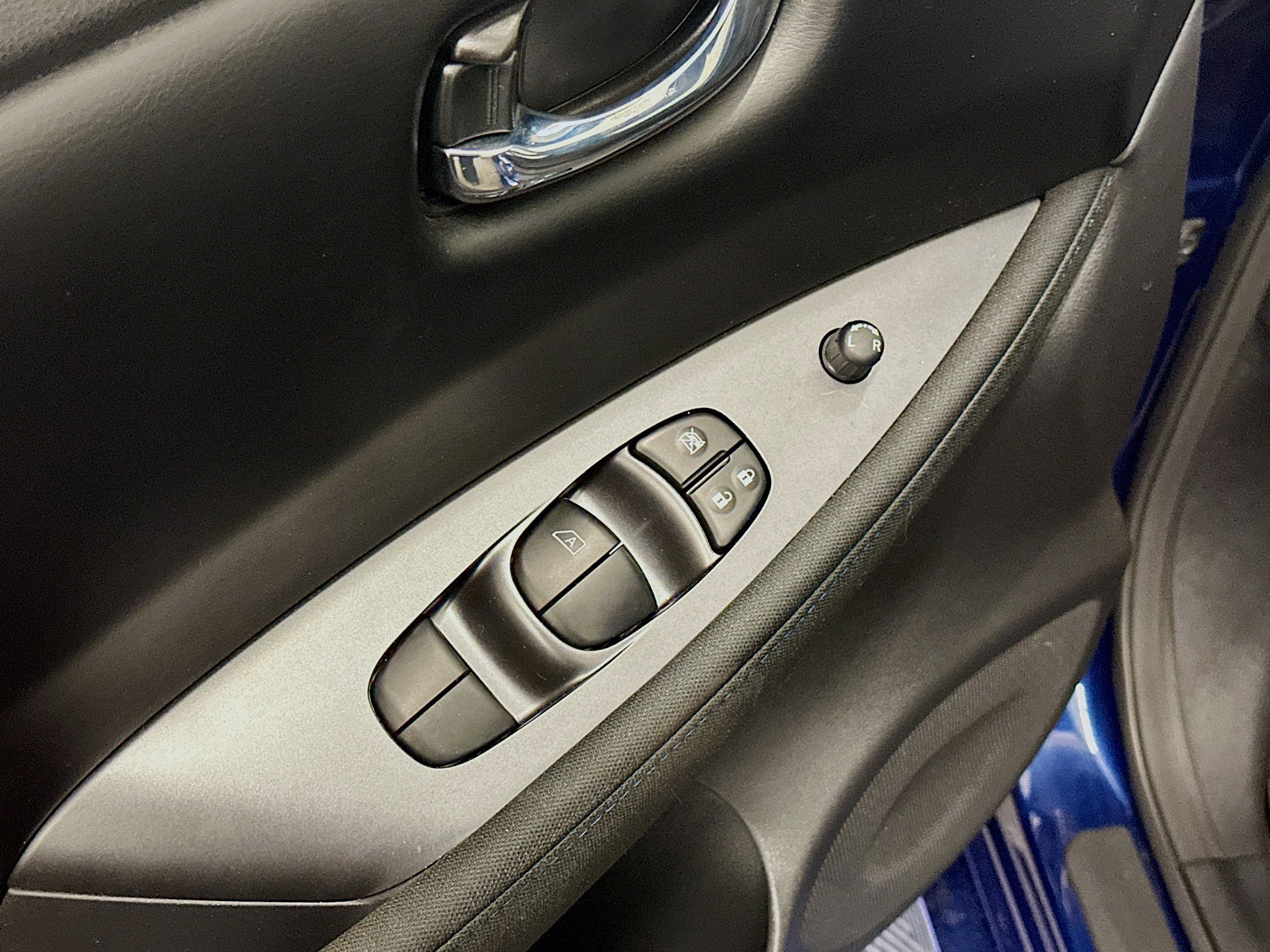 Used 2025 Nissan Leaf S FWD image 15