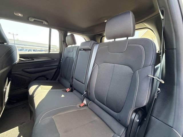 New 2026 Jeep Grand Cherokee Laredo image 19