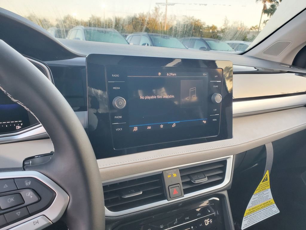 New 2026 Volkswagen Taos SE FWD image 9