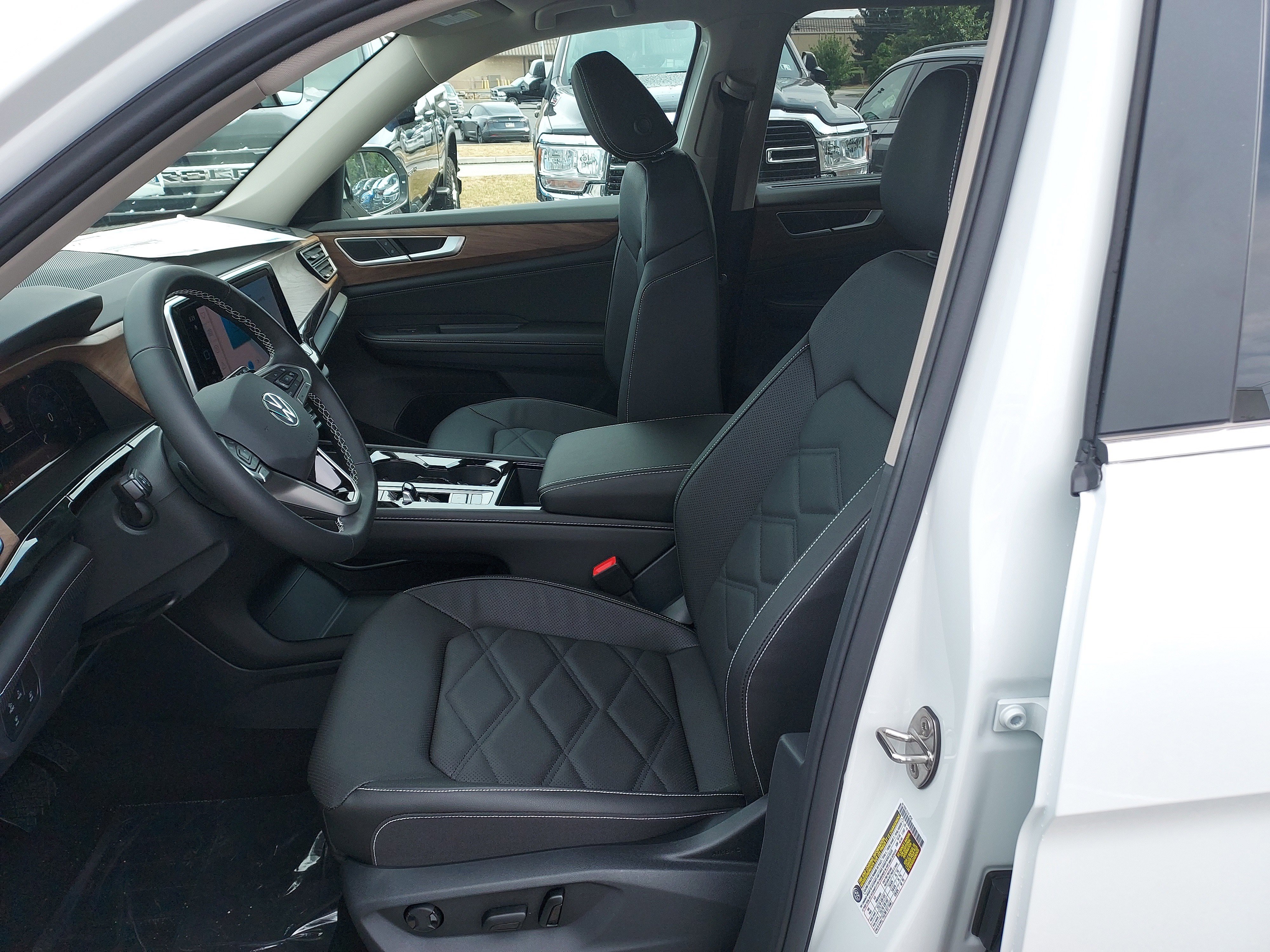 New 2026 Volkswagen Atlas SE image 14