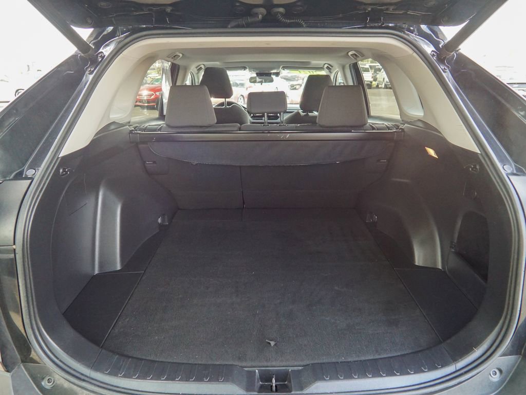 Used 2021 Toyota RAV4 XLE w/ Convenience Package image 10