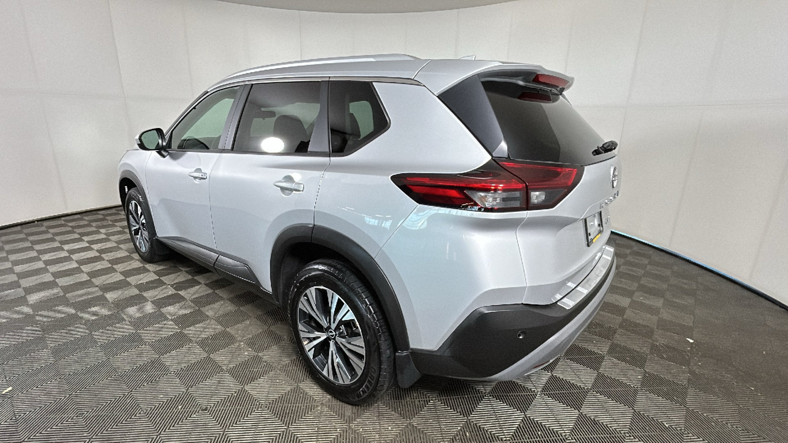 Used 2023 Nissan Rogue SV w/ SV Premium B Package AWD/4WD image 5