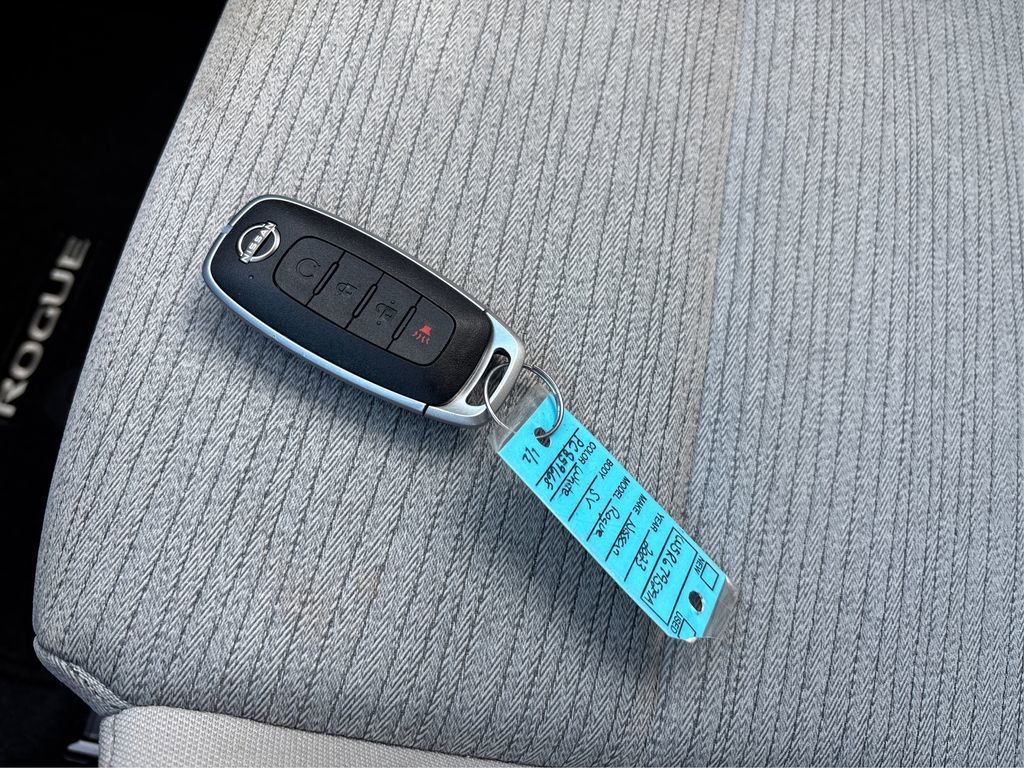 Used 2023 Nissan Rogue SV image 36