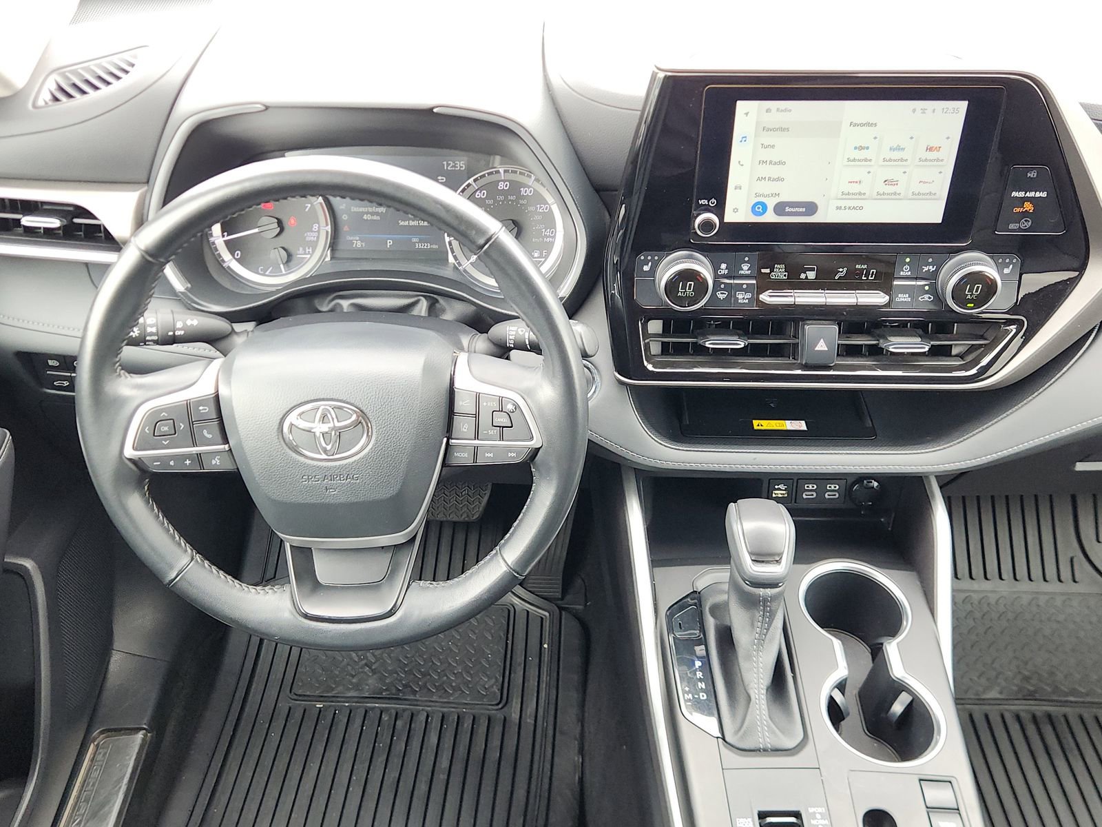 Used 2023 Toyota Highlander XLE FWD image 32