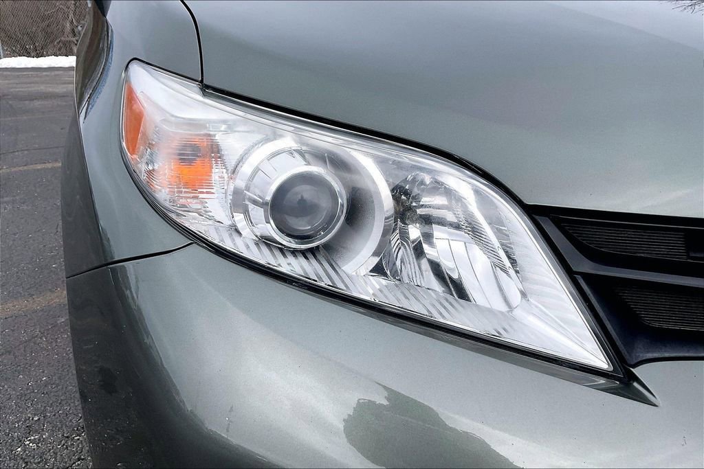 Used 2020 Toyota Sienna L image 30