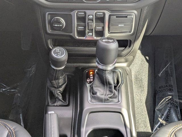 New 2026 Jeep Wrangler Unlimited Sahara AWD/4WD image 19