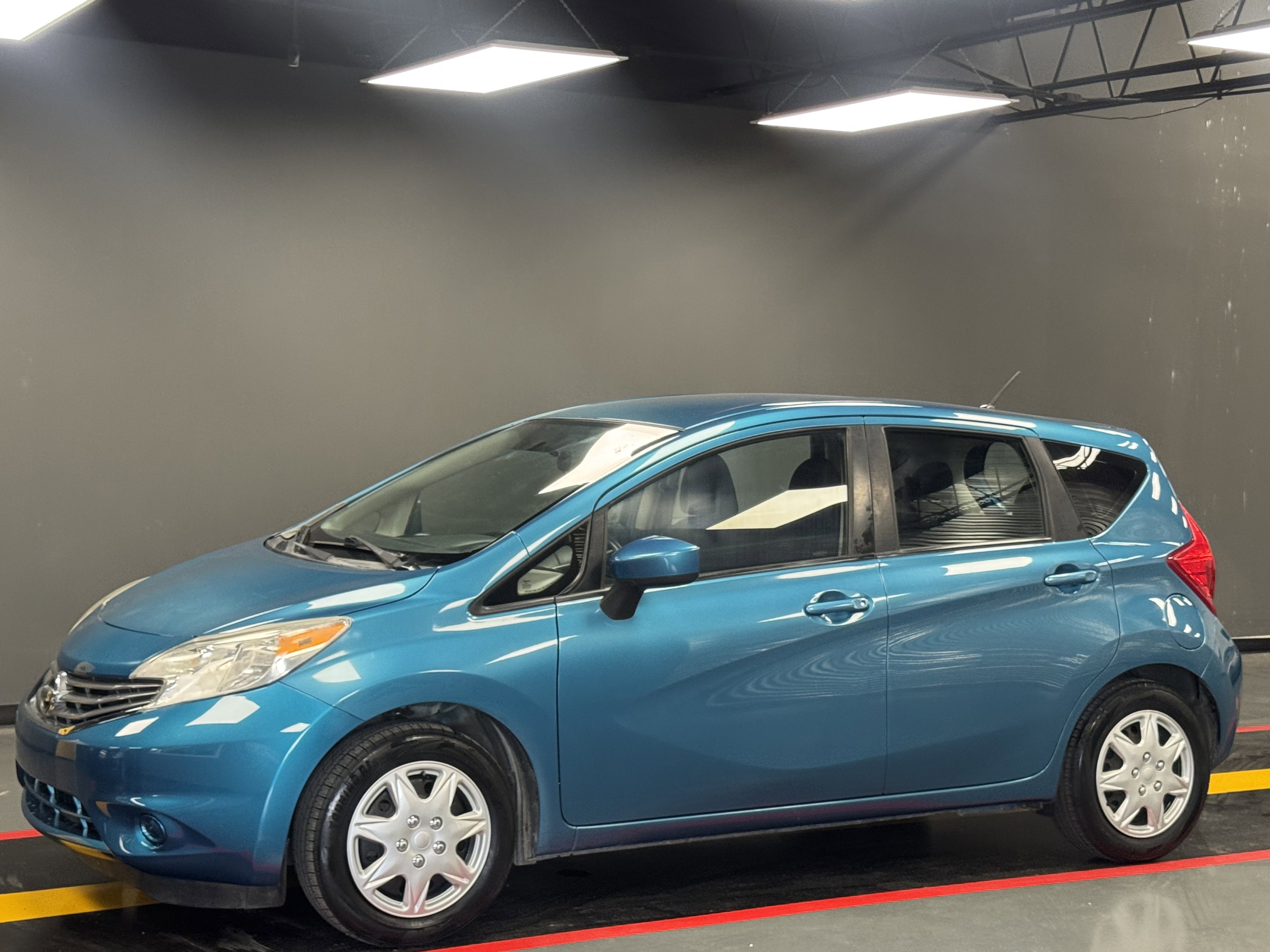 Used 2015 Nissan Versa Note SV FWD image 1