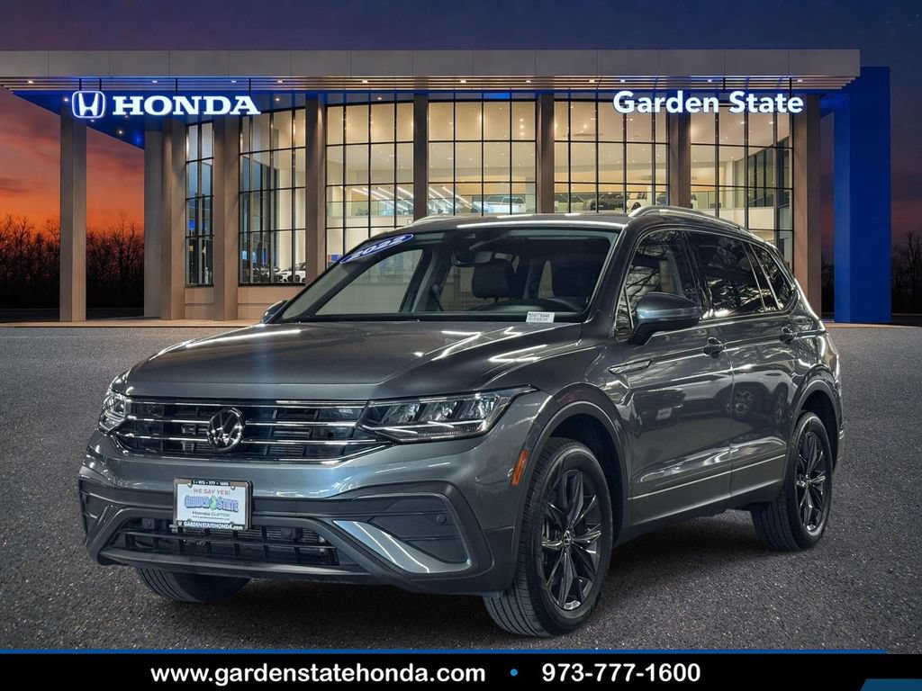 Used 2022 Volkswagen Tiguan SE AWD/4WD image 1