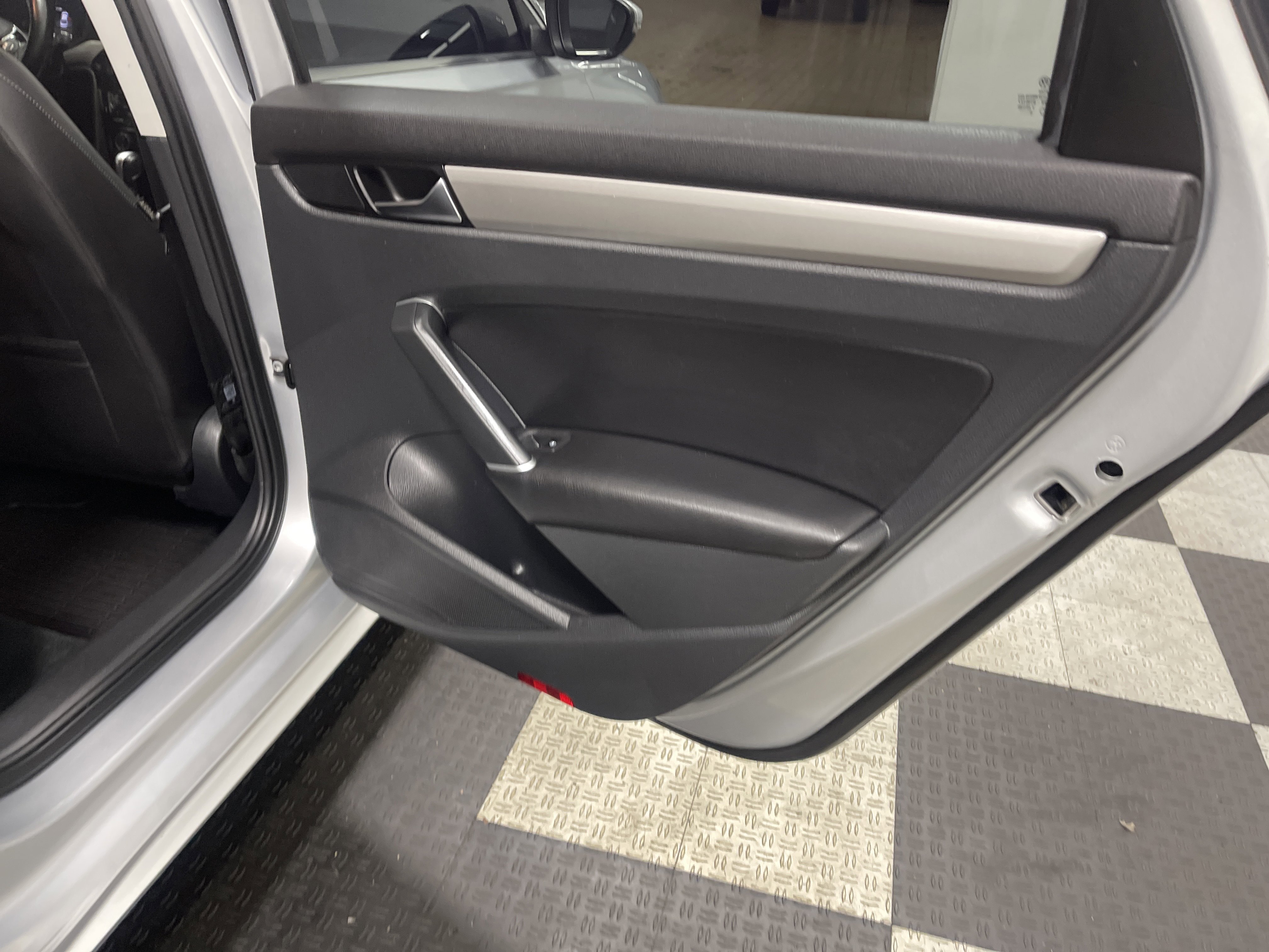 Used 2020 Volkswagen Passat 2.0T SE image 18