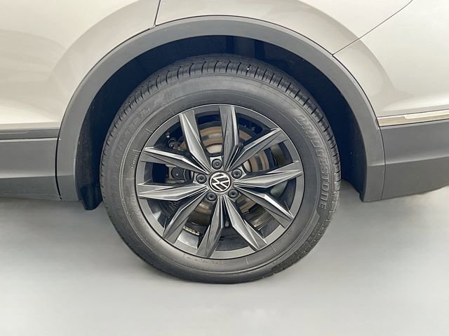 Used 2024 Volkswagen Tiguan SE image 36