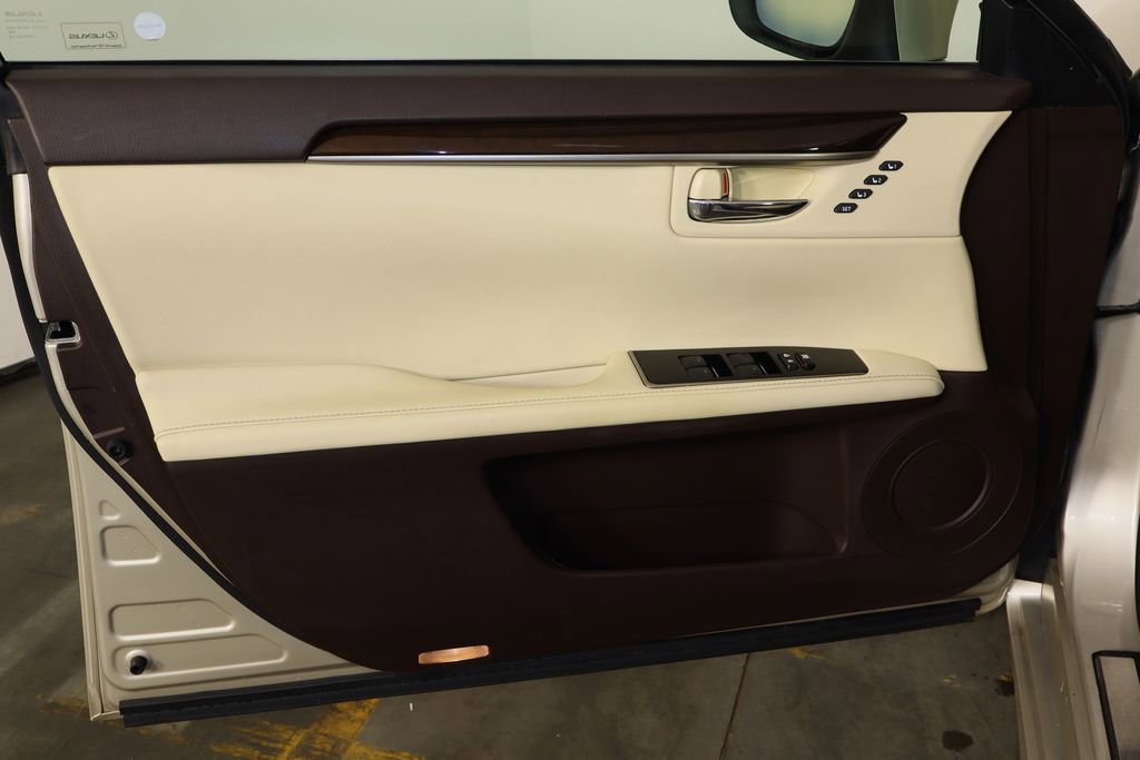 Used 2018 Lexus ES 350 w/ Navigation System Package image 19