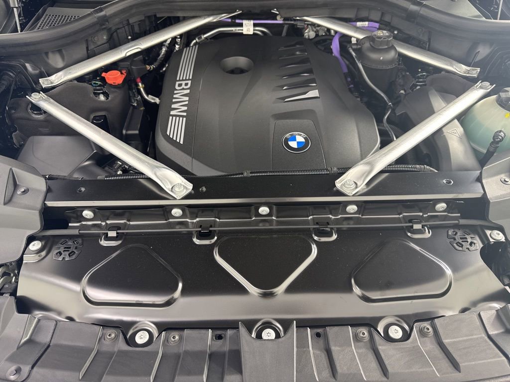 New 2026 BMW X7 xDrive40i w/ Premium Package AWD/4WD image 11