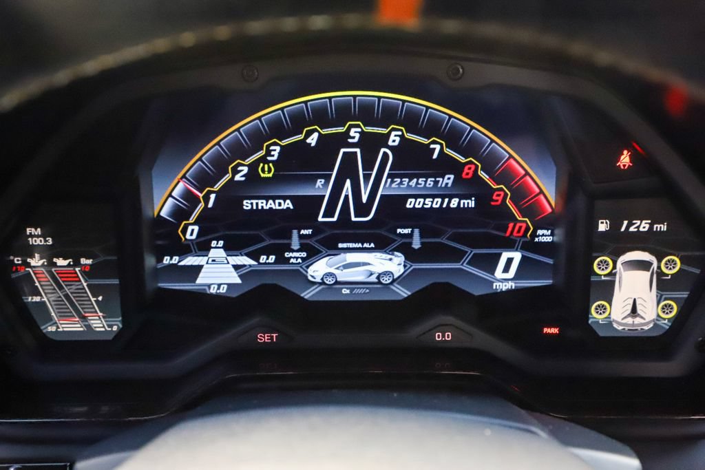 Used 2019 Lamborghini Aventador SVJ AWD/4WD image 4