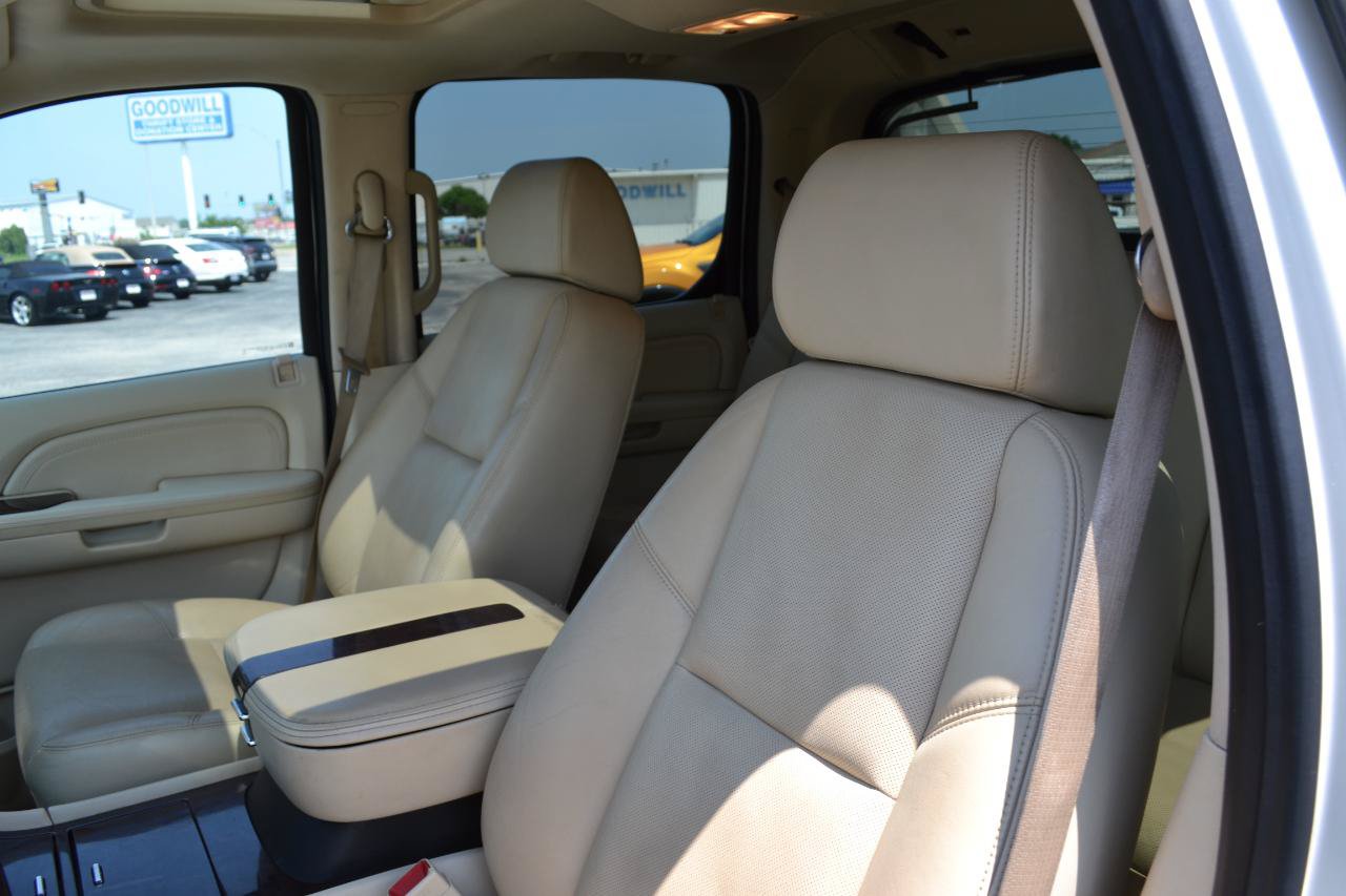 Used 2008 Cadillac Escalade EXT AWD/4WD image 26