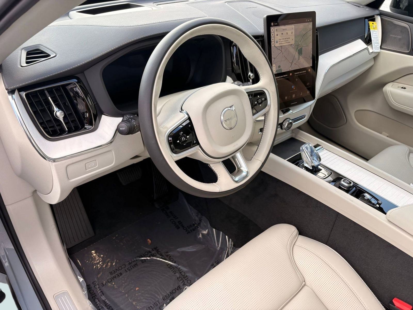 New 2026 Volvo XC60 B5 Ultra w/ Climate Package image 4