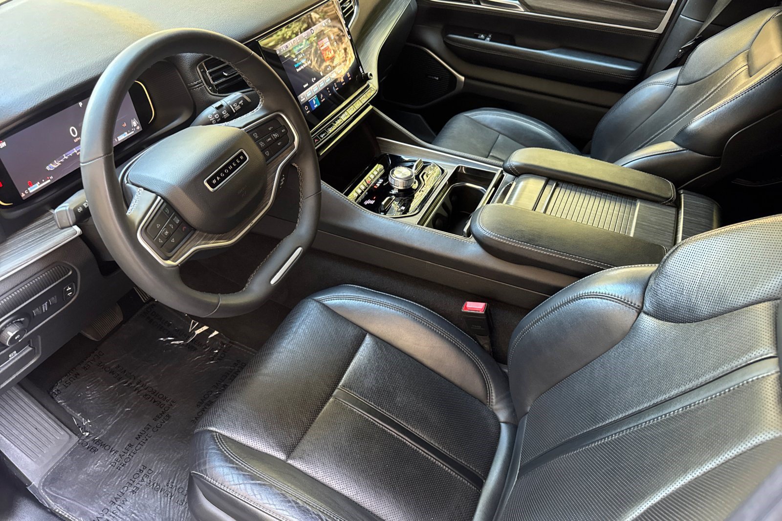Used 2024 Jeep Wagoneer L Series III w/ Flexible Seating Group AWD/4WD image 4